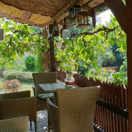 Aralica Parasztház Casa de Férias *